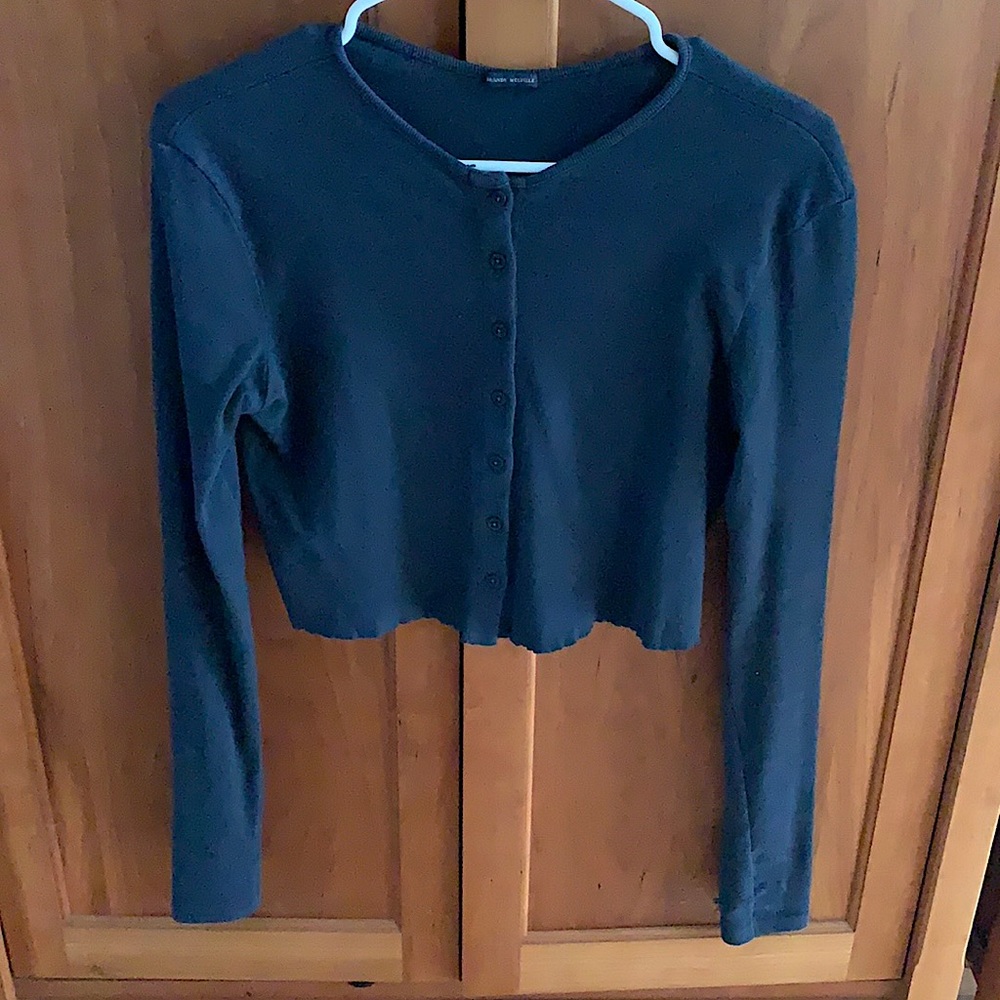 brandy melville crop top long sleeve button up